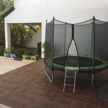 Saly - Villa Kage 6 Chambres -Clim-Wifi-Eau Chaude-Billard-Babyfoot-Ping Pong-Canal - Electricite Non Comprise Eksteriør bilde