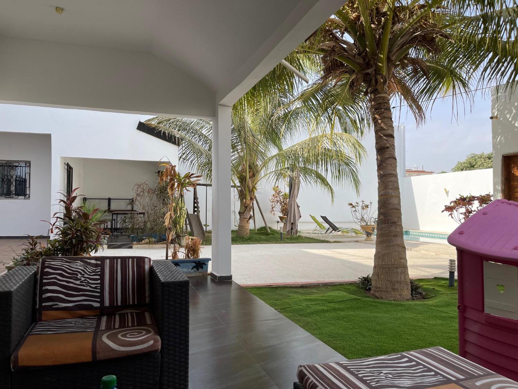 Saly - Villa Kage 6 Chambres -Clim-Wifi-Eau Chaude-Billard-Babyfoot-Ping Pong-Canal - Electricite Non Comprise Eksteriør bilde