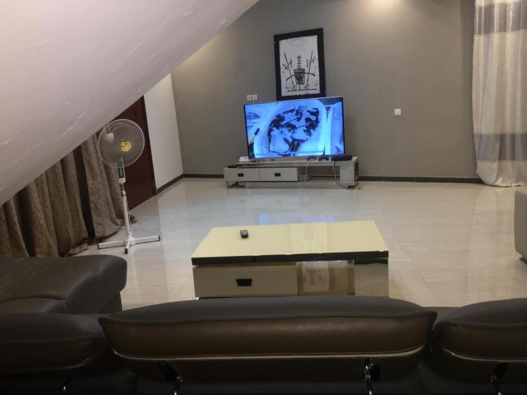 Saly - Villa Kage 6 Chambres -Clim-Wifi-Eau Chaude-Billard-Babyfoot-Ping Pong-Canal - Electricite Non Comprise Eksteriør bilde