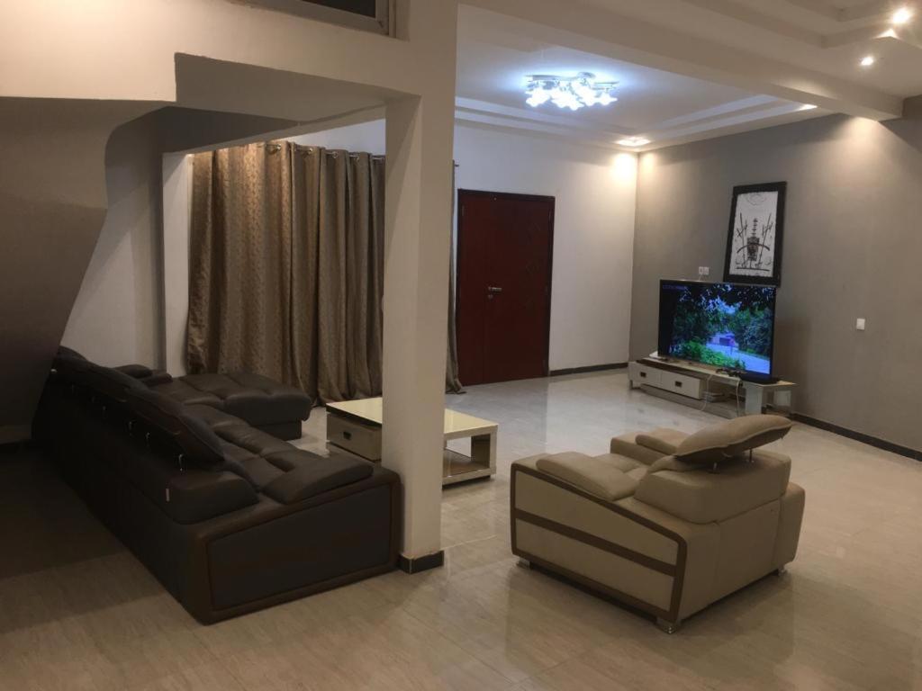 Saly - Villa Kage 6 Chambres -Clim-Wifi-Eau Chaude-Billard-Babyfoot-Ping Pong-Canal - Electricite Non Comprise Eksteriør bilde