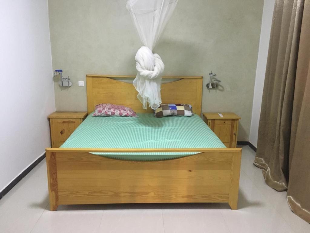 Saly - Villa Kage 6 Chambres -Clim-Wifi-Eau Chaude-Billard-Babyfoot-Ping Pong-Canal - Electricite Non Comprise Eksteriør bilde