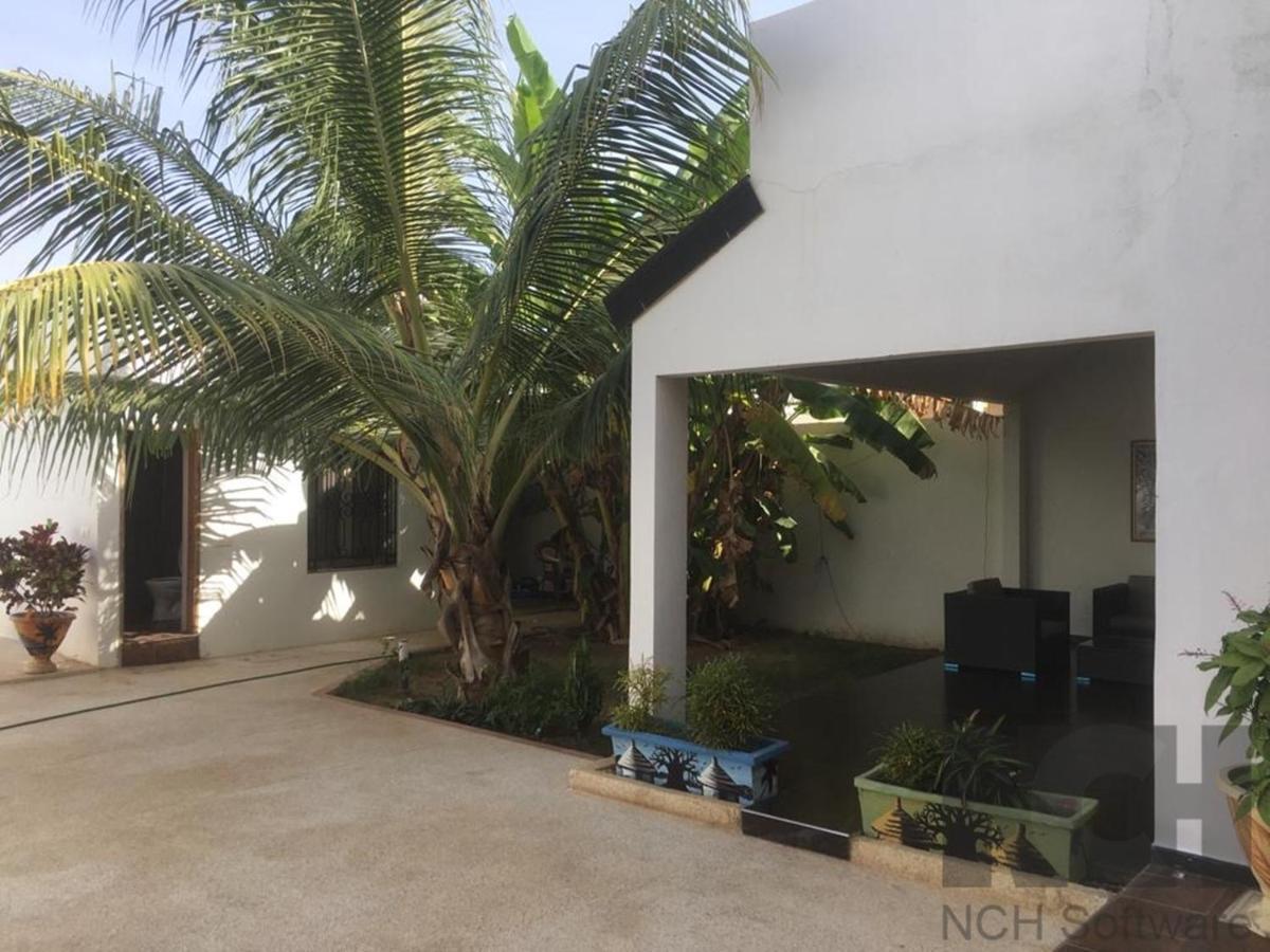 Saly - Villa Kage 6 Chambres -Clim-Wifi-Eau Chaude-Billard-Babyfoot-Ping Pong-Canal - Electricite Non Comprise Eksteriør bilde